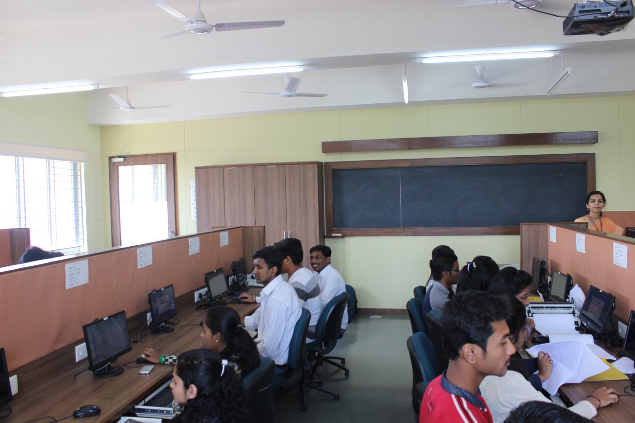 Maharashtra Education Societys Garware College of Commerce Labs