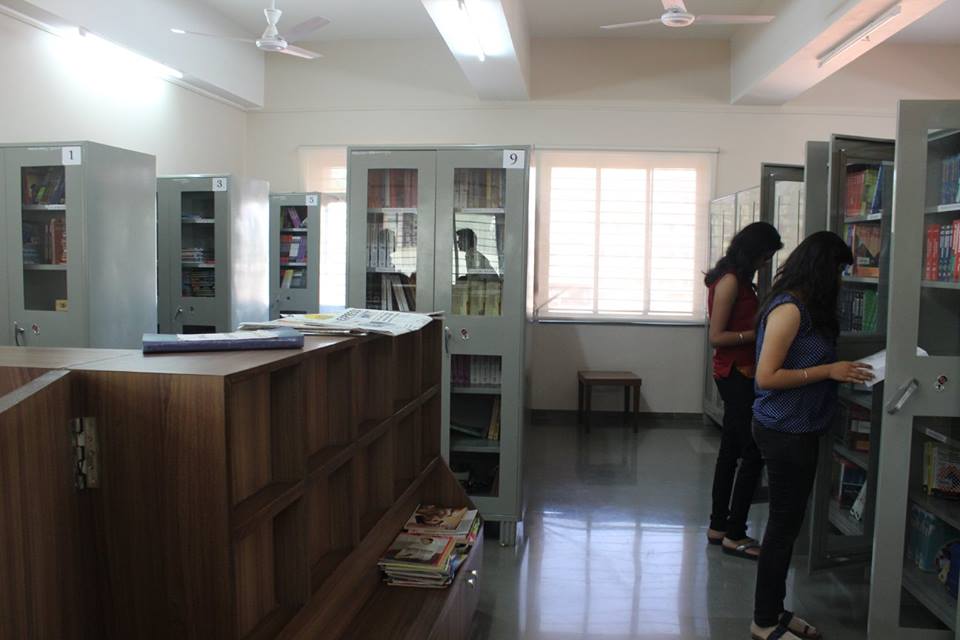 Maharashtra Education Societys Garware College of Commerce Library