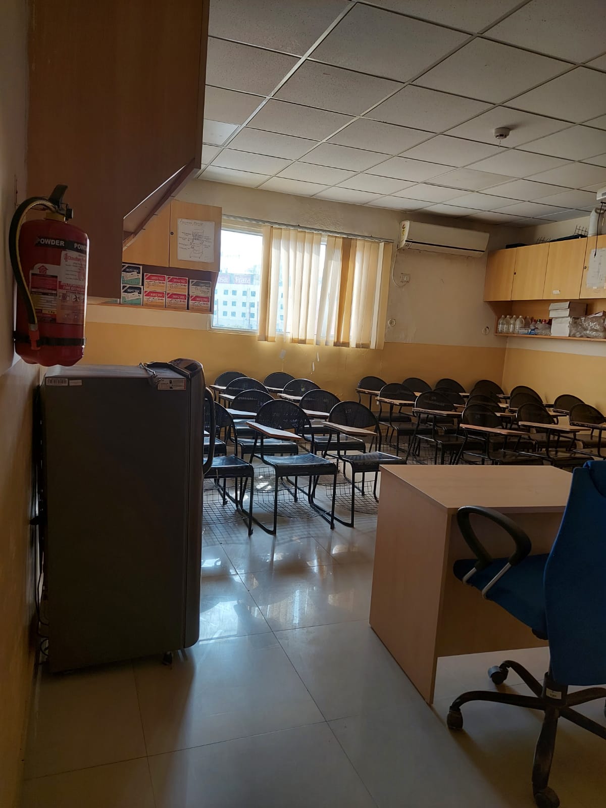 Max Institute of Allied & Paramedical Education, Ghaziabad Classroom(2)
