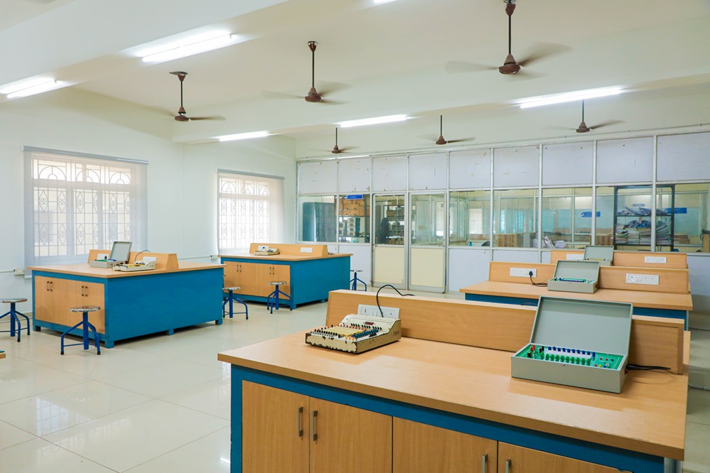 Meenakshi College of Engineering Labs(1)