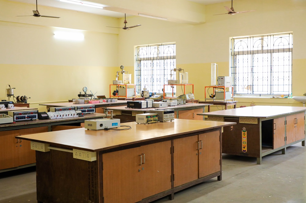Meenakshi College of Engineering Labs(2)