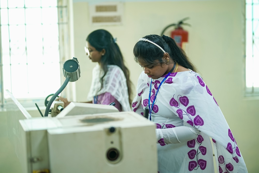 Meenakshi College of Engineering Labs(4)