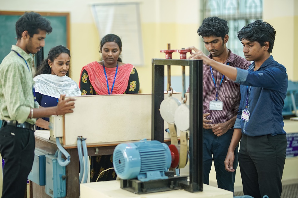 Meenakshi College of Engineering Labs(5)