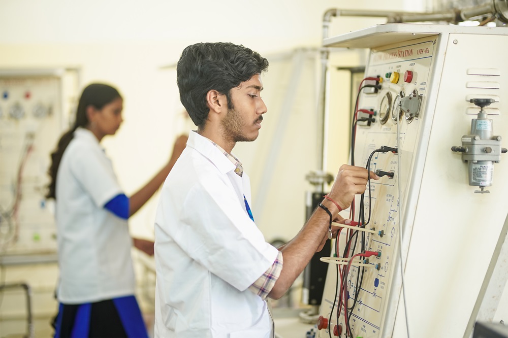 Meenakshi College of Engineering Labs(7)