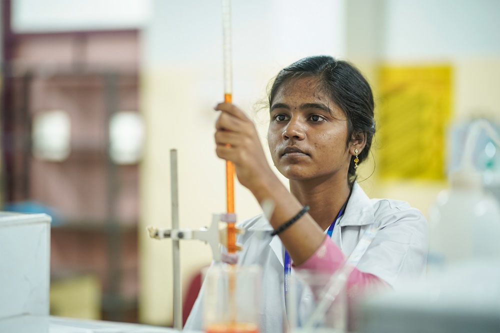 Meenakshi College of Engineering Labs(8)