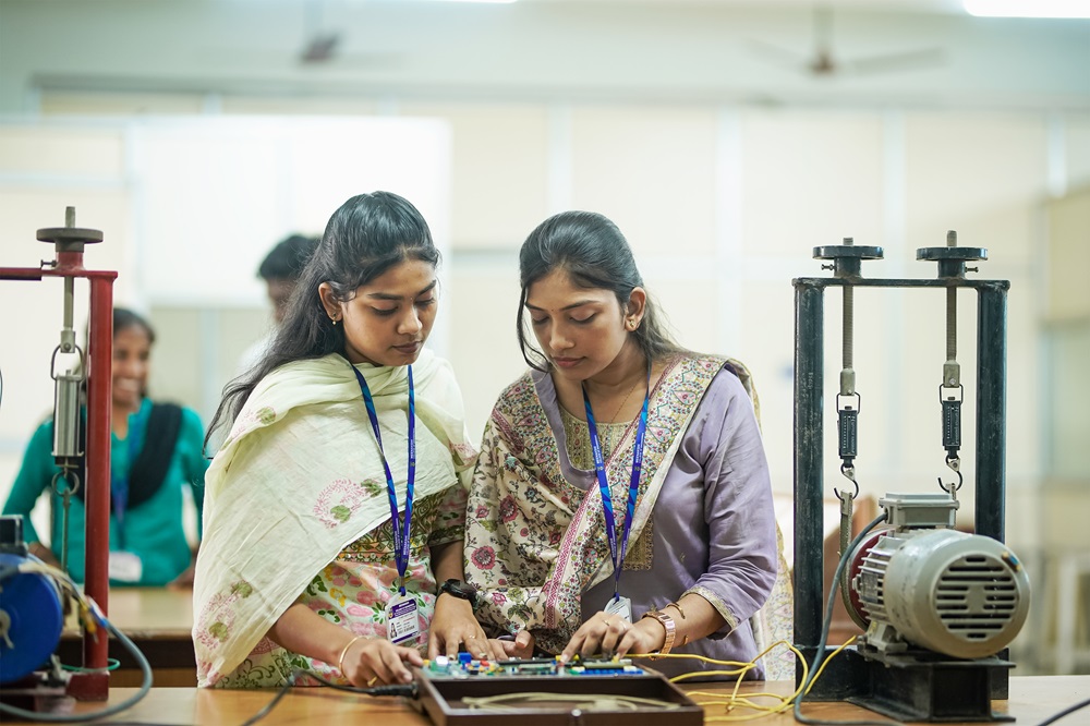 Meenakshi College of Engineering Labs(9)