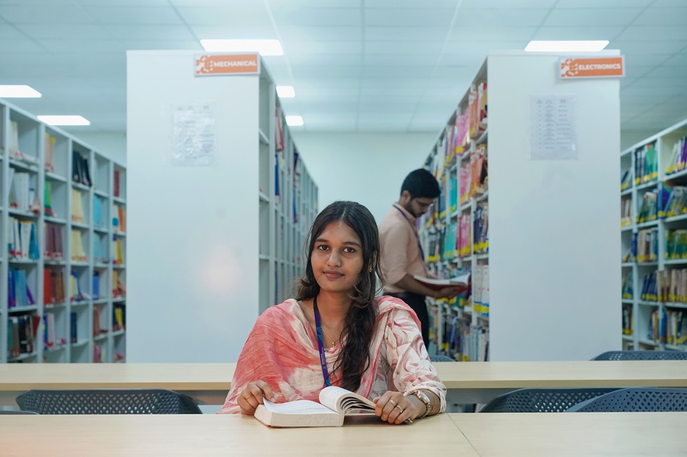 Meenakshi College of Engineering Library(3)