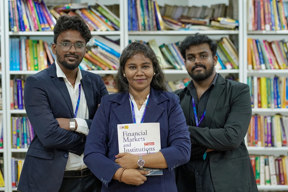 Meenakshi College of Engineering Library(4)