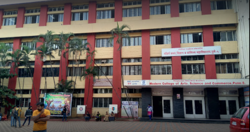 Modern College of Arts, Science and Commerce, Progressive Education Society Entrance(2)