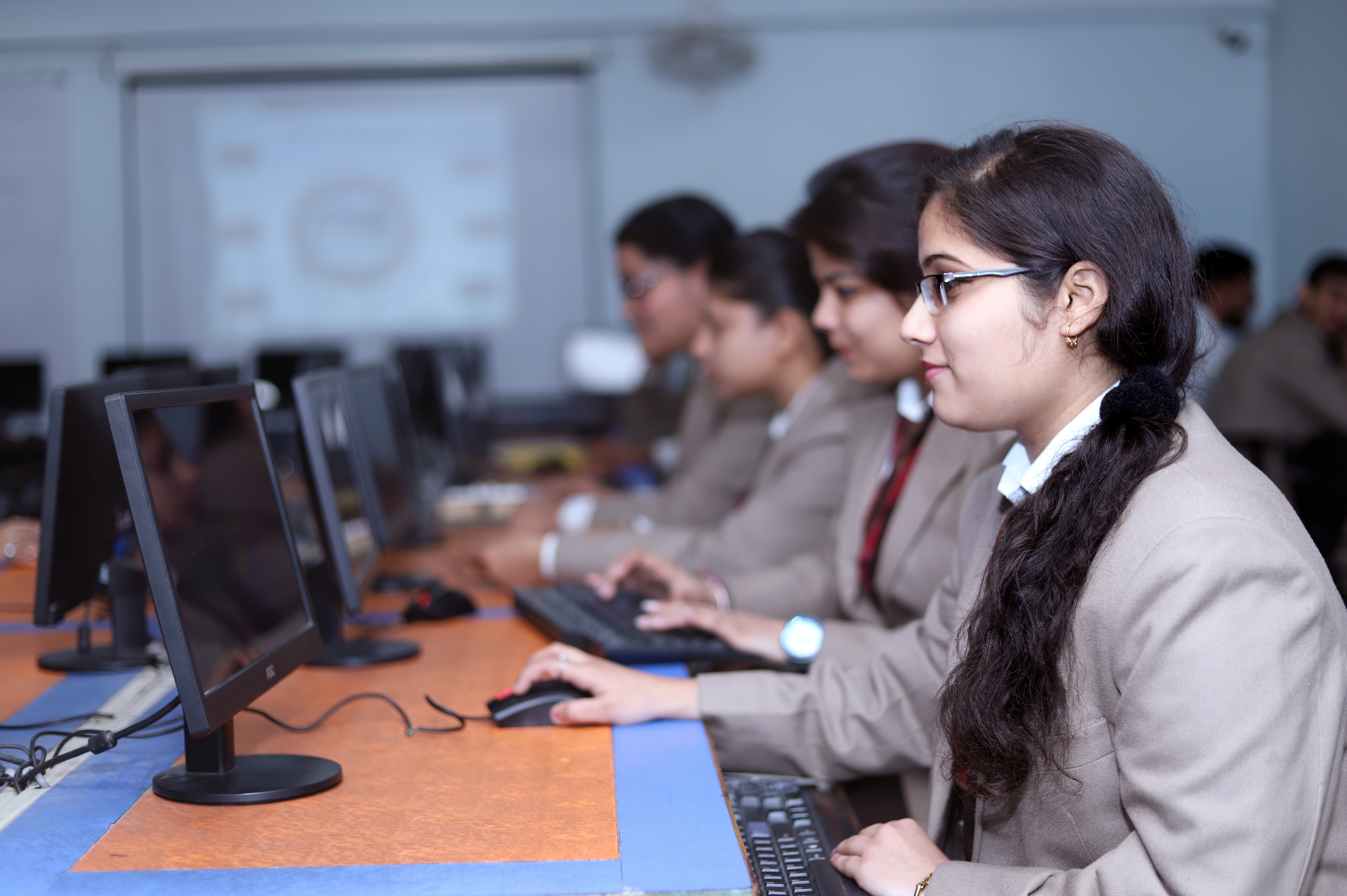 Deen Dayal Upadhyay Management College Labs(1)