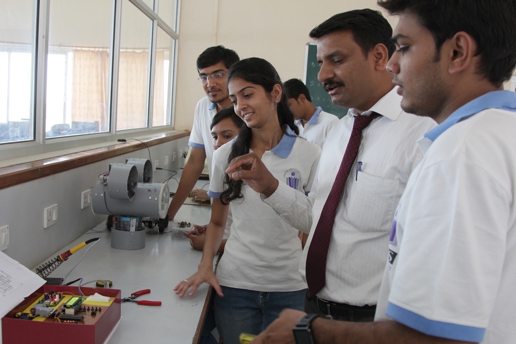 RC Patel College of Engineering Shirpur Labs(5)