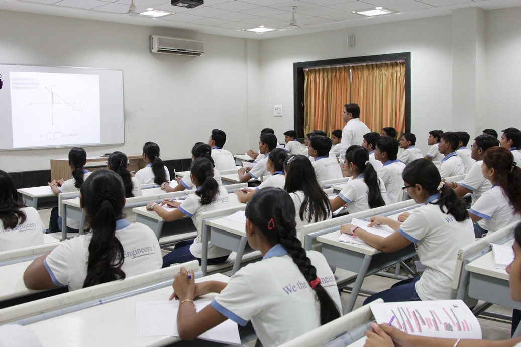 RC Patel College of Engineering Shirpur Classroom