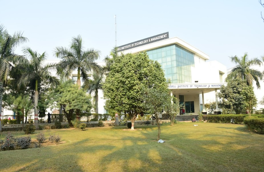 Saroj Institute of Technology and Management Campus View