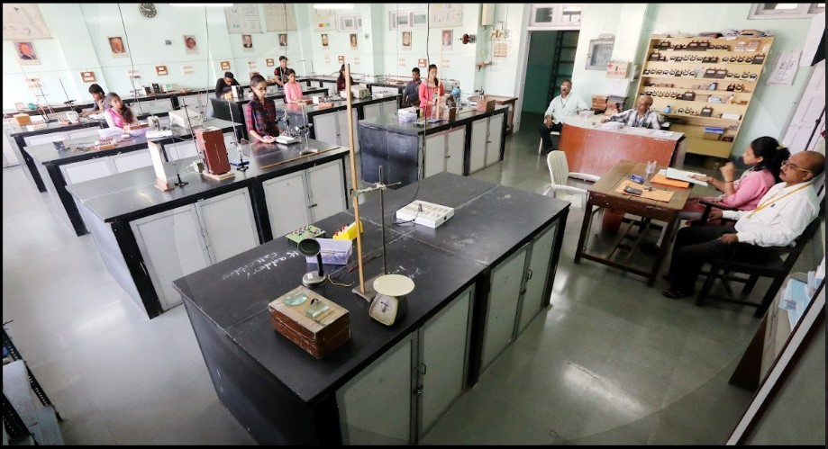 Satish Pradhan Dnyansadhana College Labs(6)