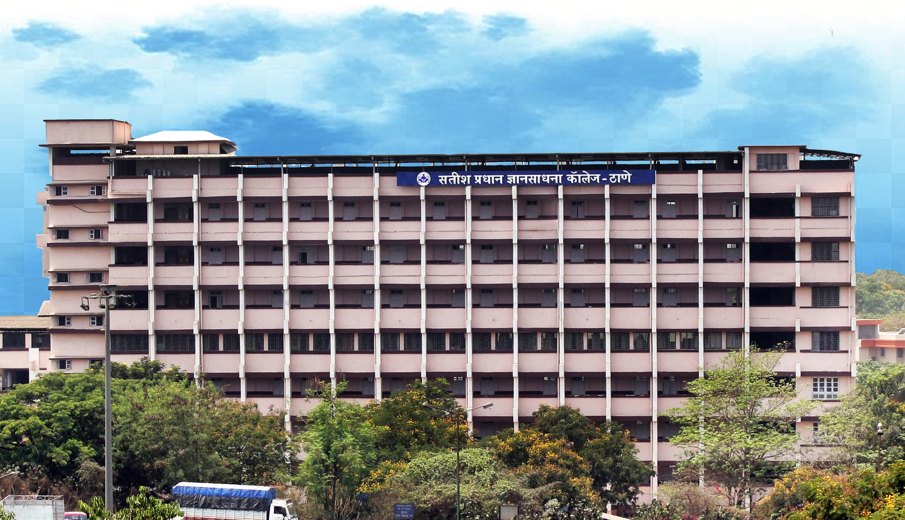 Satish Pradhan Dnyansadhana College Campus Building(2)