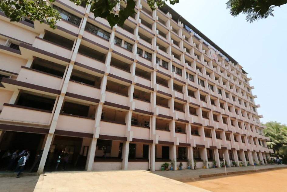 Satish Pradhan Dnyansadhana College Campus Building(3)