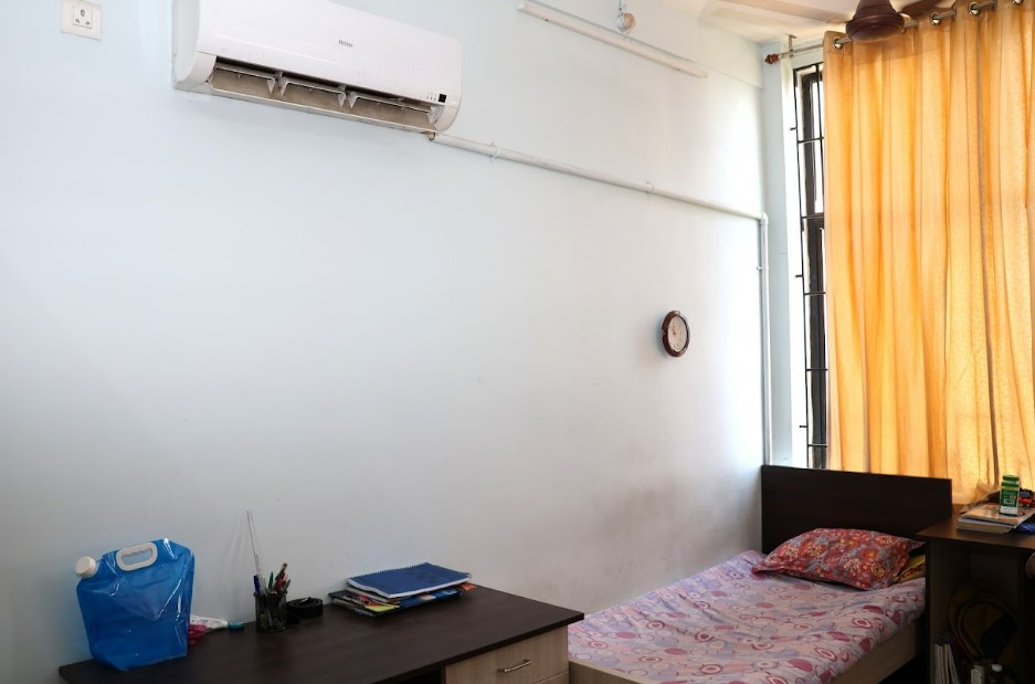 Saveetha Engineering College Hostel Room