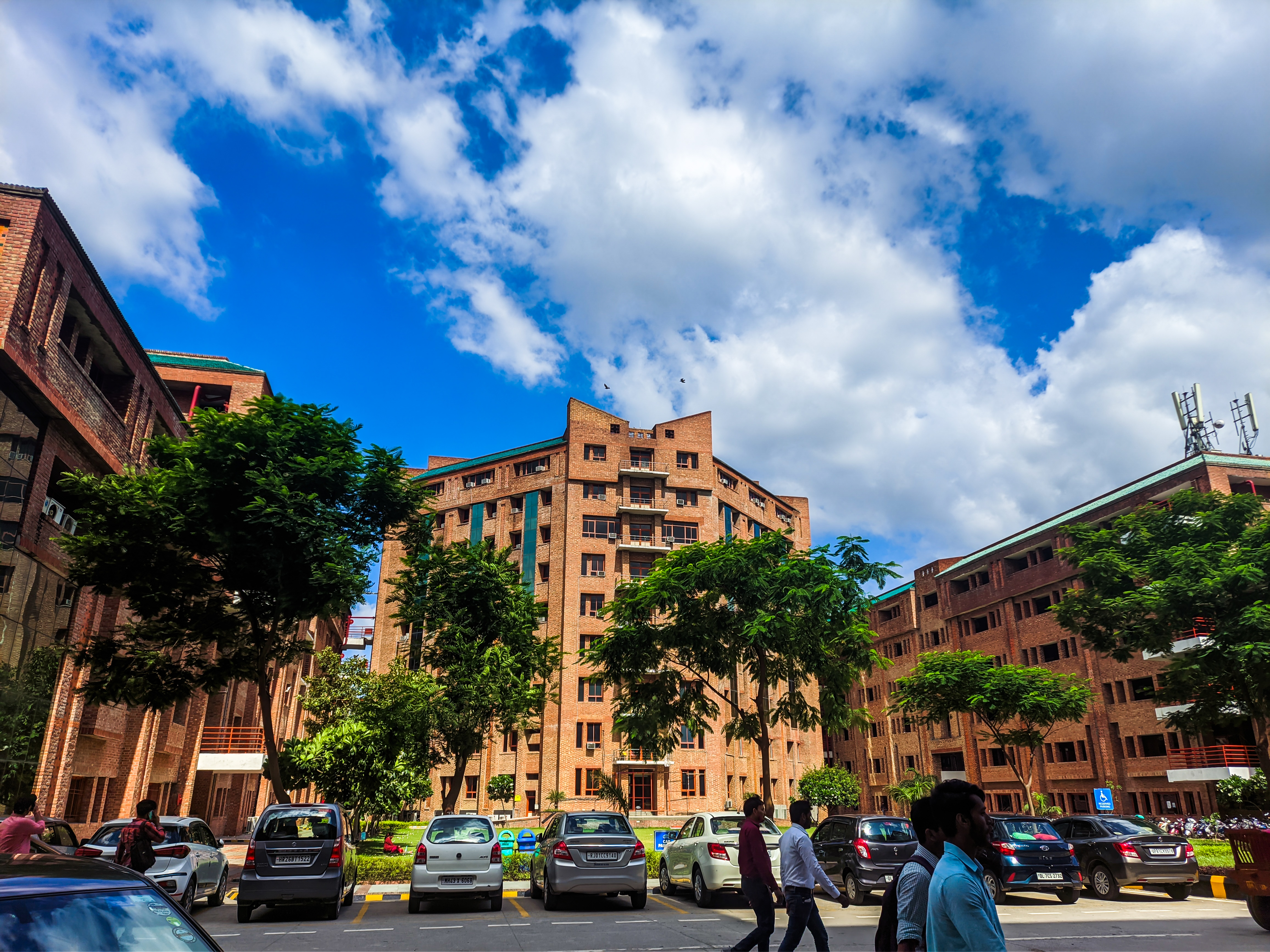 Sharda University Campus Building(2)
