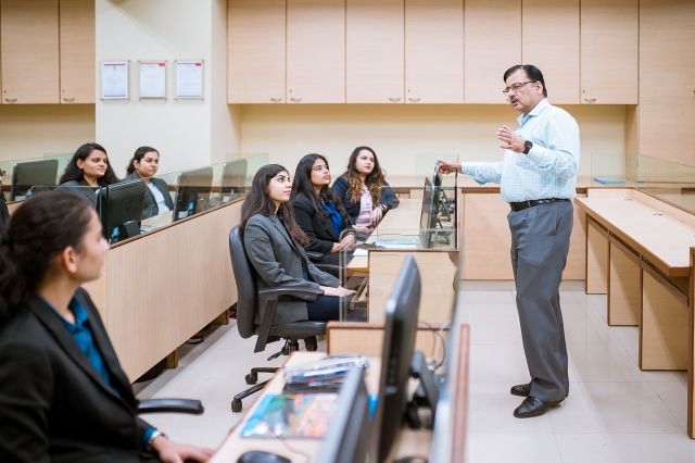 Shobhaben Pratapbhai Patel School of Pharmacy and Technology Management Classroom