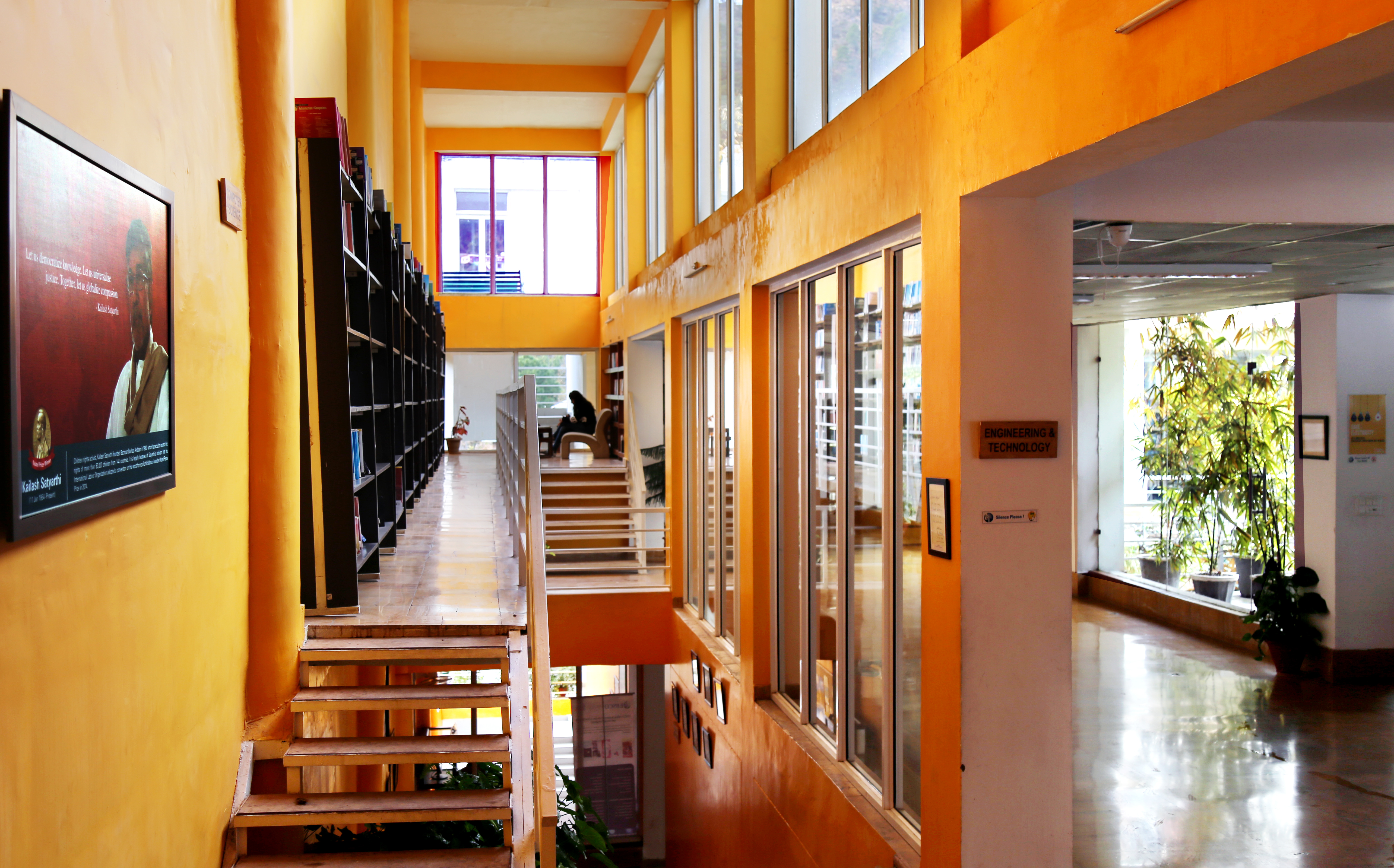 Shoolini University Library(1)