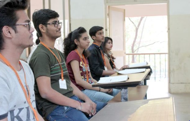 Shri Chinai College of Commerce and Economics Classroom