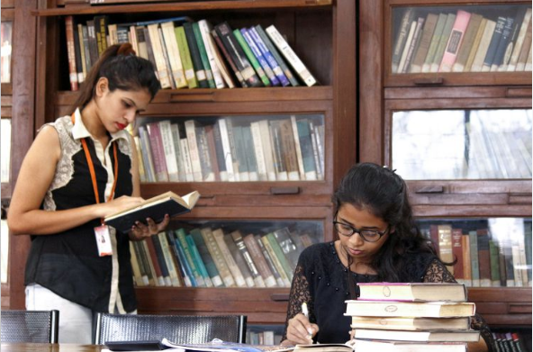 Shri Chinai College of Commerce and Economics Library
