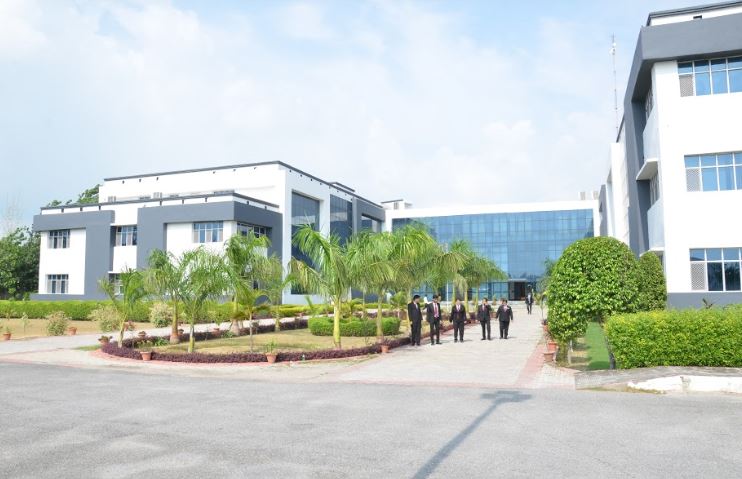 Shri Ram Murti Smarak International Business School Campus Building(3)