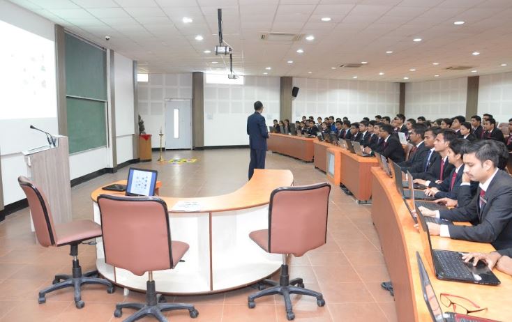 Shri Ram Murti Smarak International Business School Classroom(1)