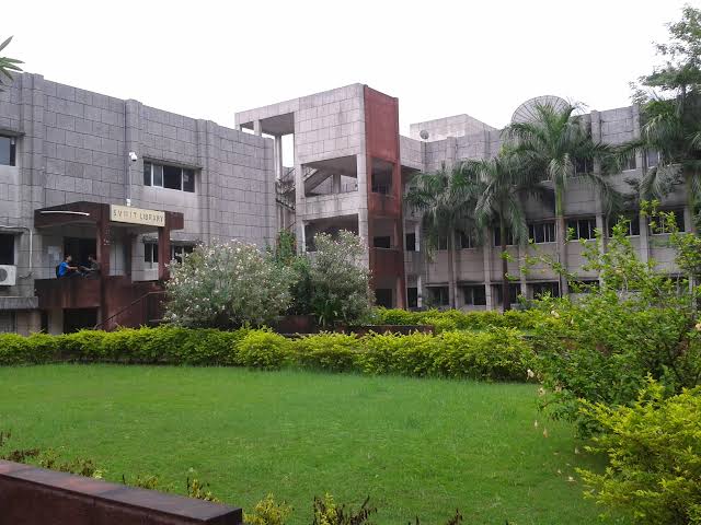 SVMIT Campus Building(1)