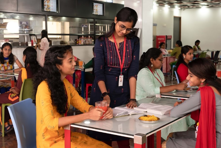 Shri Shankarlal Sundarbai Shasun Jain College for Women Cafeteria / Mess