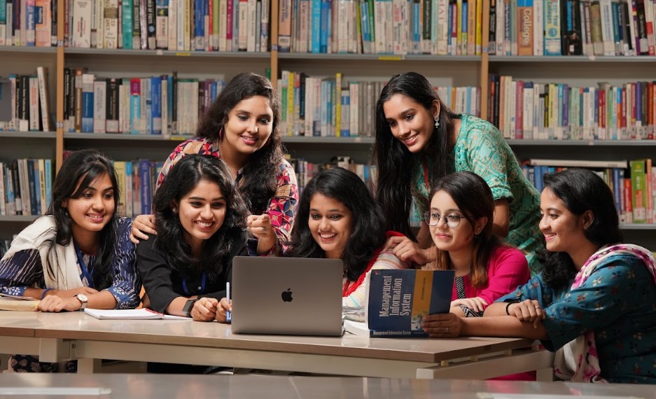 Shri Shankarlal Sundarbai Shasun Jain College for Women Campus Building(4)