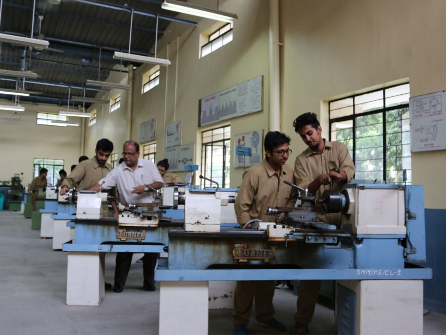 Sikkim Manipal Institute of Technology Labs(1)