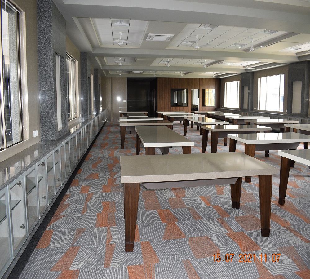SVKM'S NMIMS School of Commerce, Dhule Library(2)