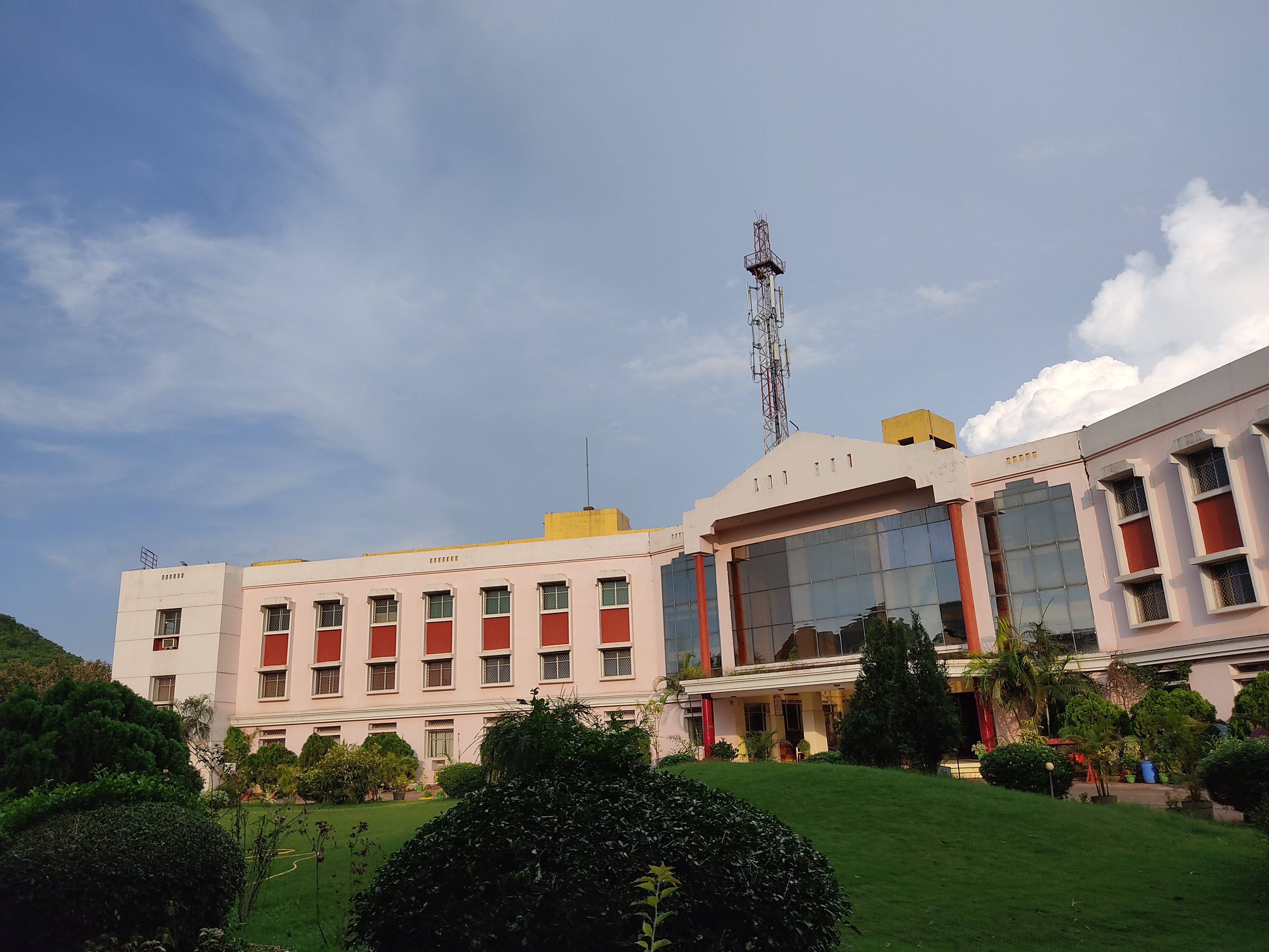 SYNERGY Campus Building