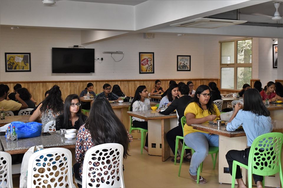 UIM, Karnavati University Cafeteria / Mess