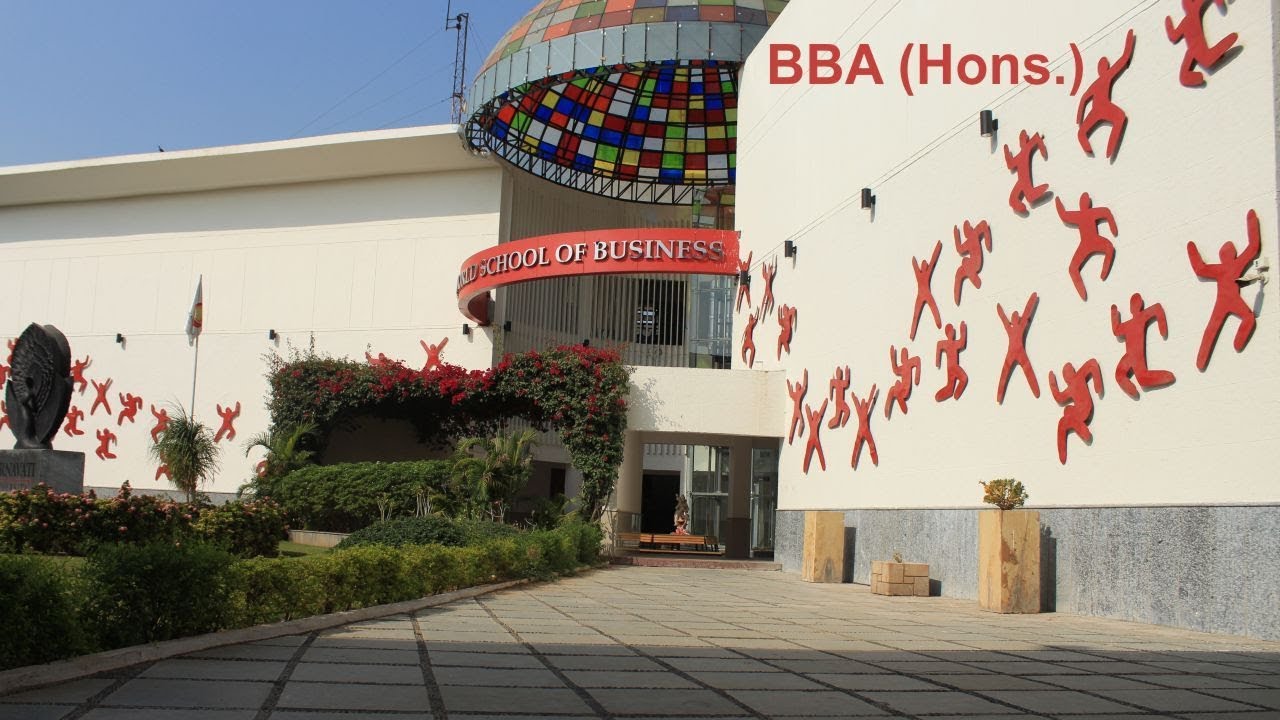 UIM, Karnavati University Main Building