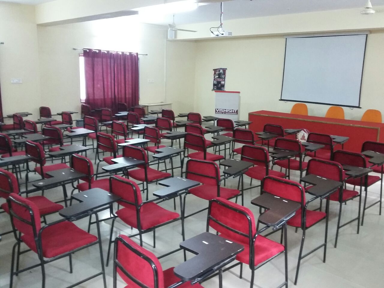 Vishisht School of Management Classroom(1)