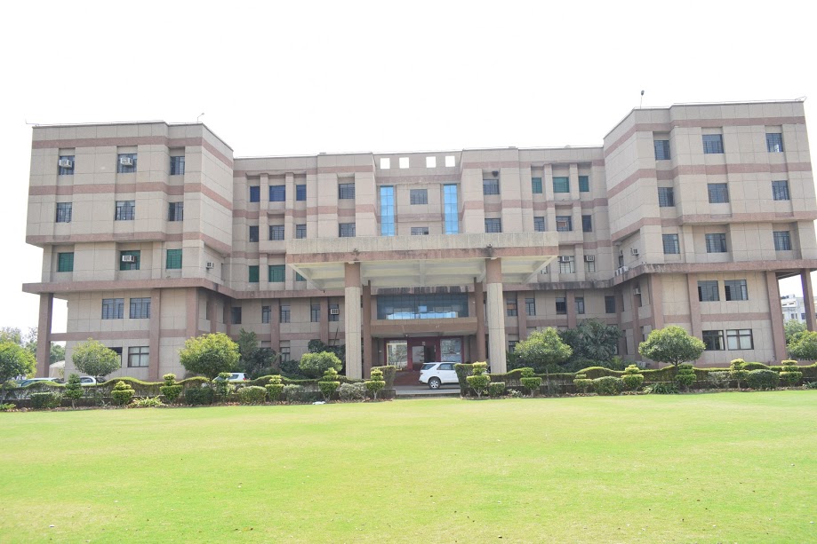 Vivekananda Global University Main Building(2)
