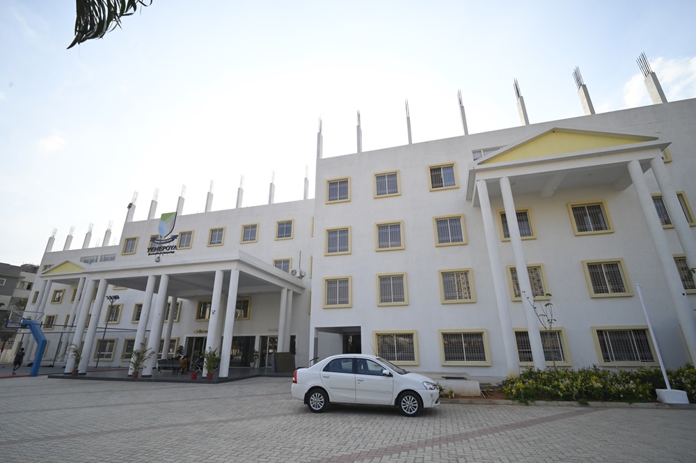 Yenepoya University Powered by Emversity Campus Building(1)