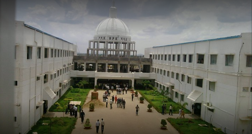Aarupadai Veedu Institute of Technology Campus Building(3)