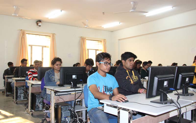 Amity University Gwalior Labs(2)
