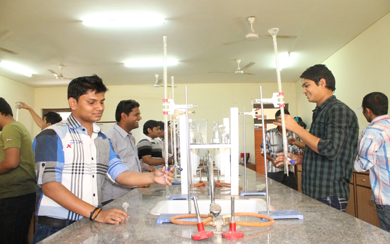 Amity University Gwalior Labs(3)