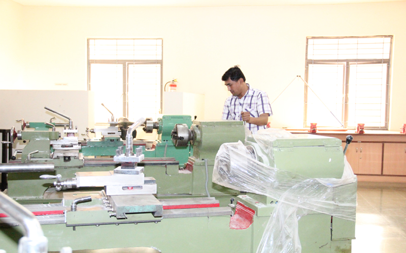 Amity University Gwalior Labs(7)