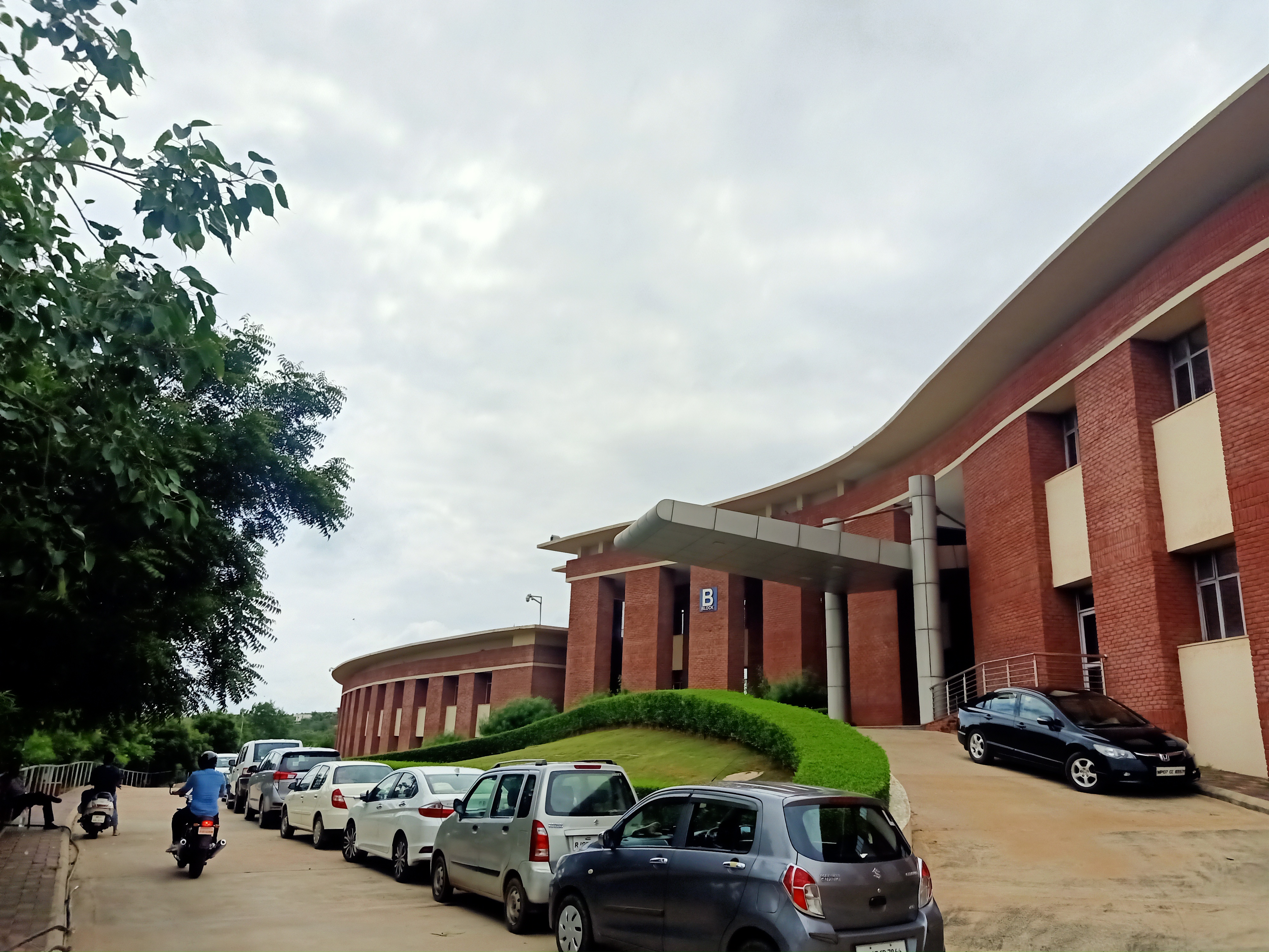 Amity University Gwalior Campus Building(2)