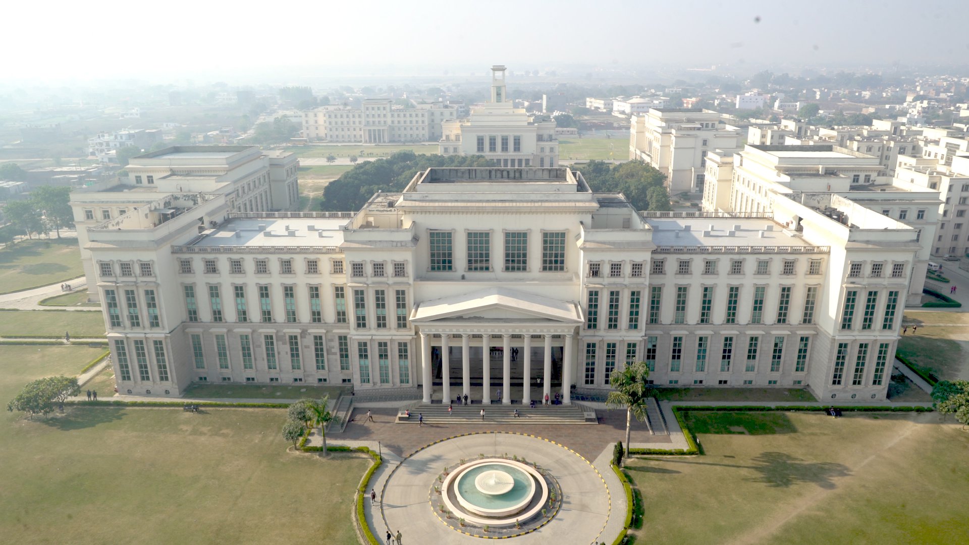 Amity University Lucknow Campus Building(1)