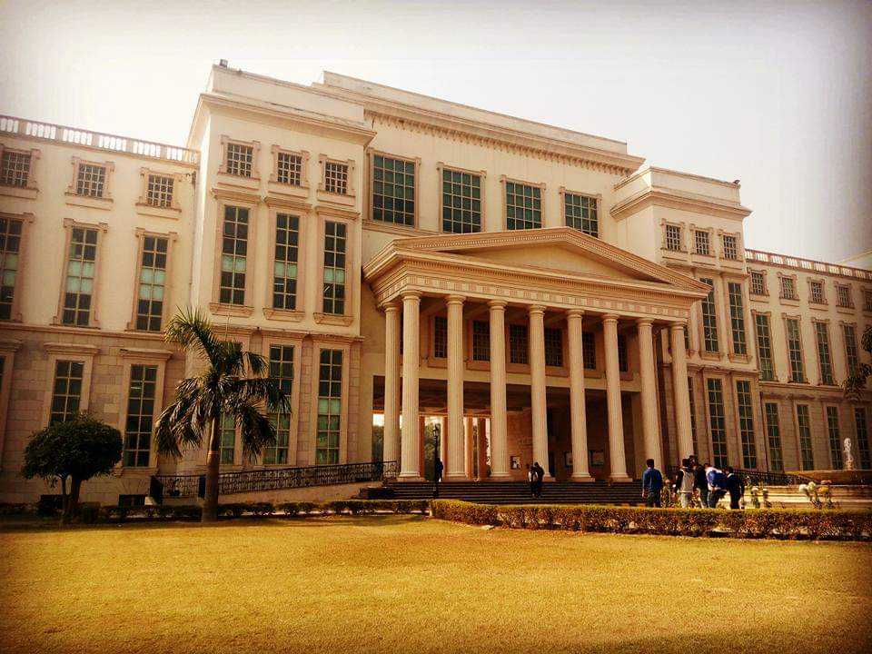 Amity University Lucknow Campus Building(2)
