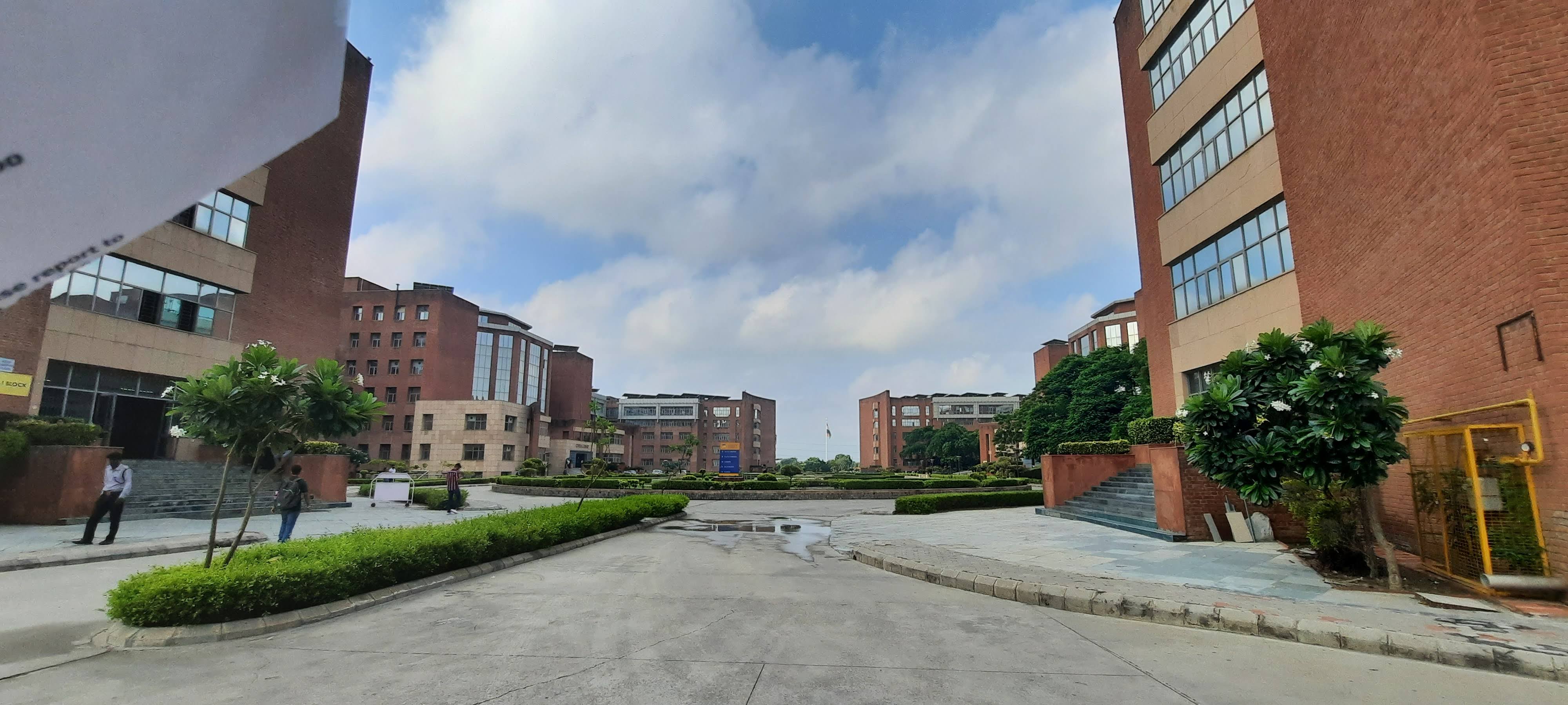 Amity Noida Campus View(5)