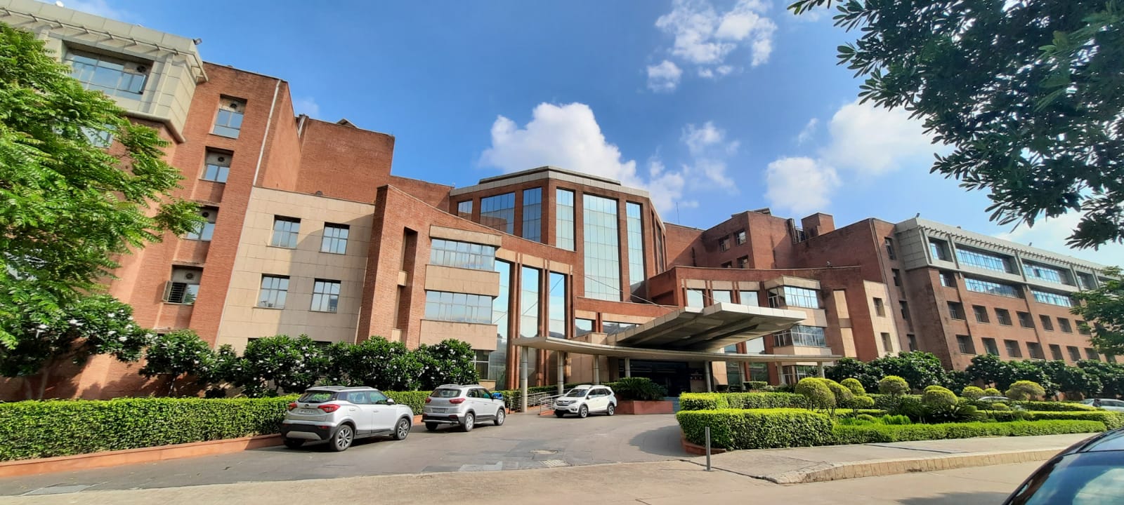Amity Noida Campus Building(2)