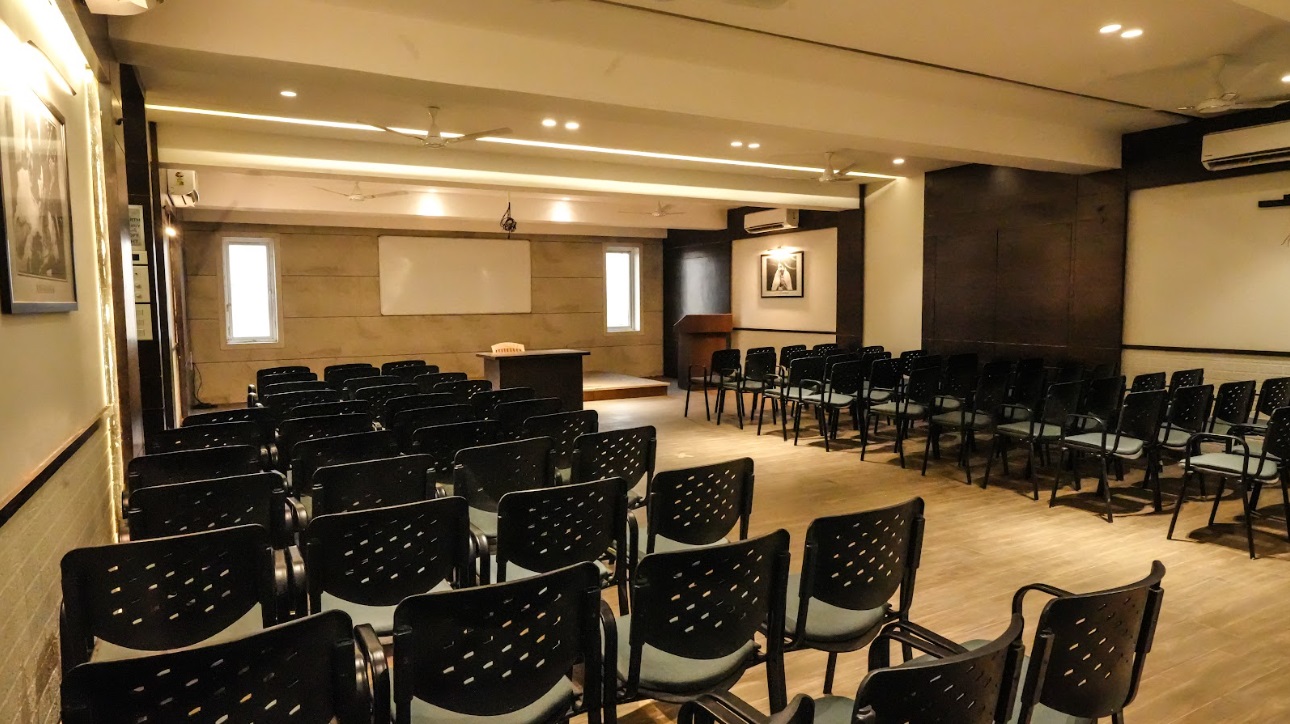 Bakliwal Foundation College of Arts, Commerce and Science Auditorium