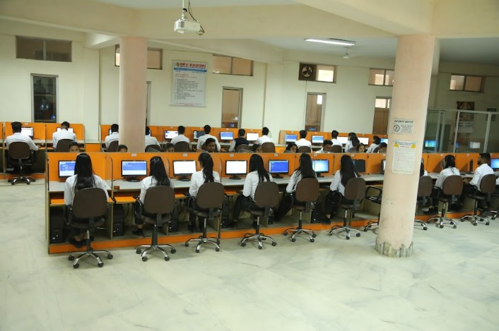 Dev Bhoomi Uttarakhand University Labs(5)